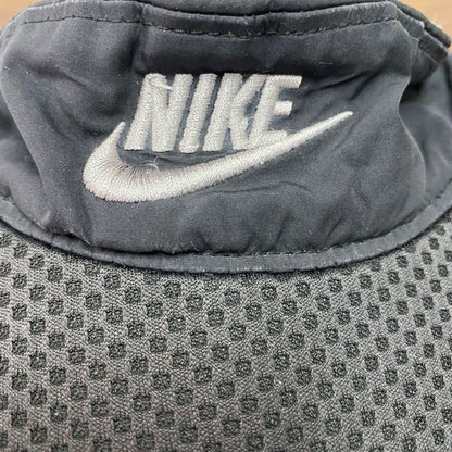 00s　NIKE 　ナイキ　サンバイザー　スウッシュ　刺繍ロゴ　デカロゴ　ヴィンテージ　黒　ブラック