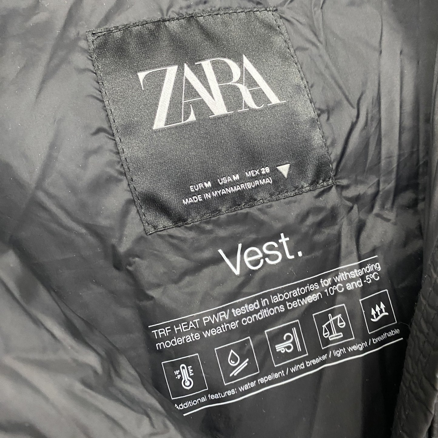 ZARA　ザラ　TRF HEAT PWR　フルジップベスト　中綿入り　黒　ブラック　Ｍサイズ