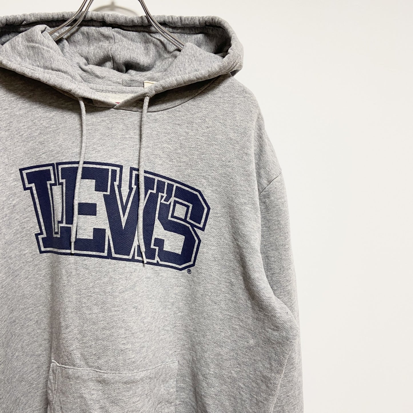 古着 used　Levis リーバイス　長袖ロゴプリントパーカー　フーディー　レトロデザイン　グレー　Mサイズ