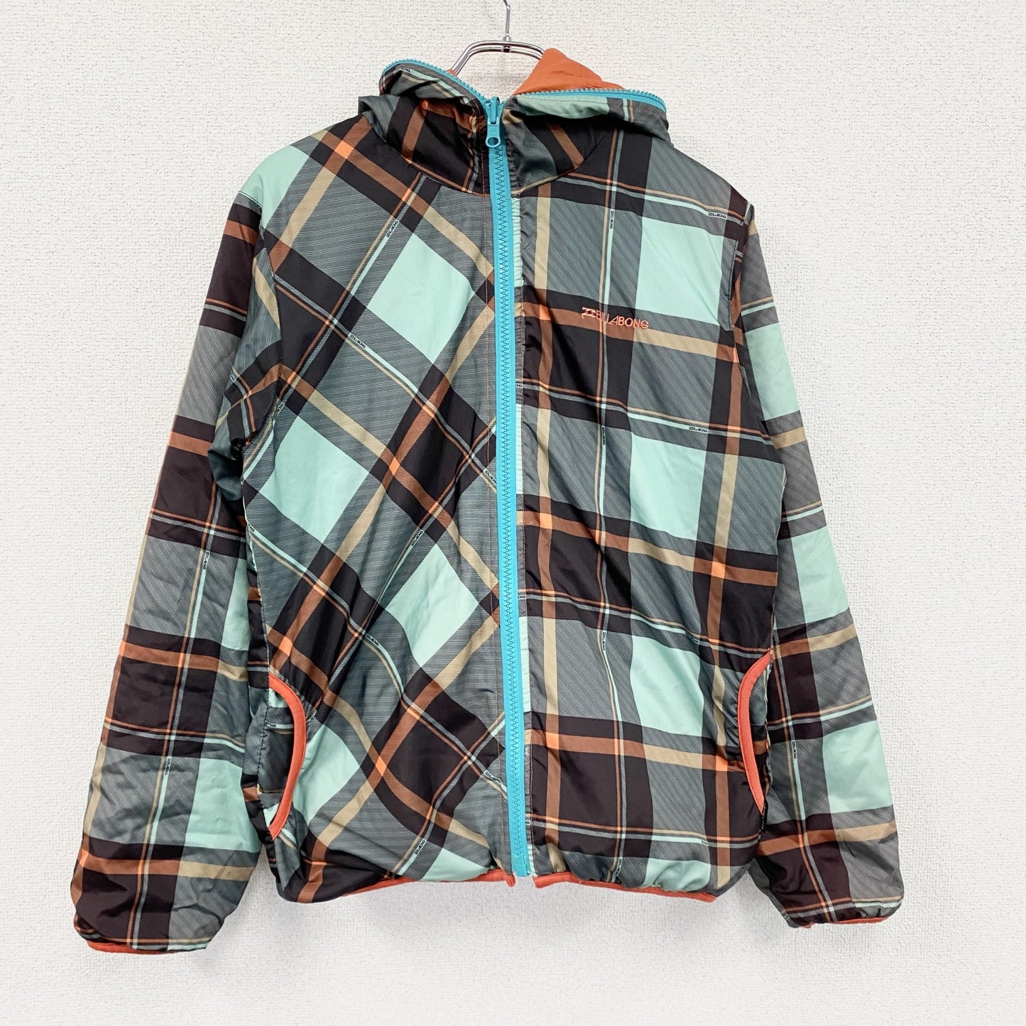BILLABONG　ビラボン　フルジップナイロンジャケット　中綿入り　ハの字ポケット　リバーシブル　オレンジ　チェック柄