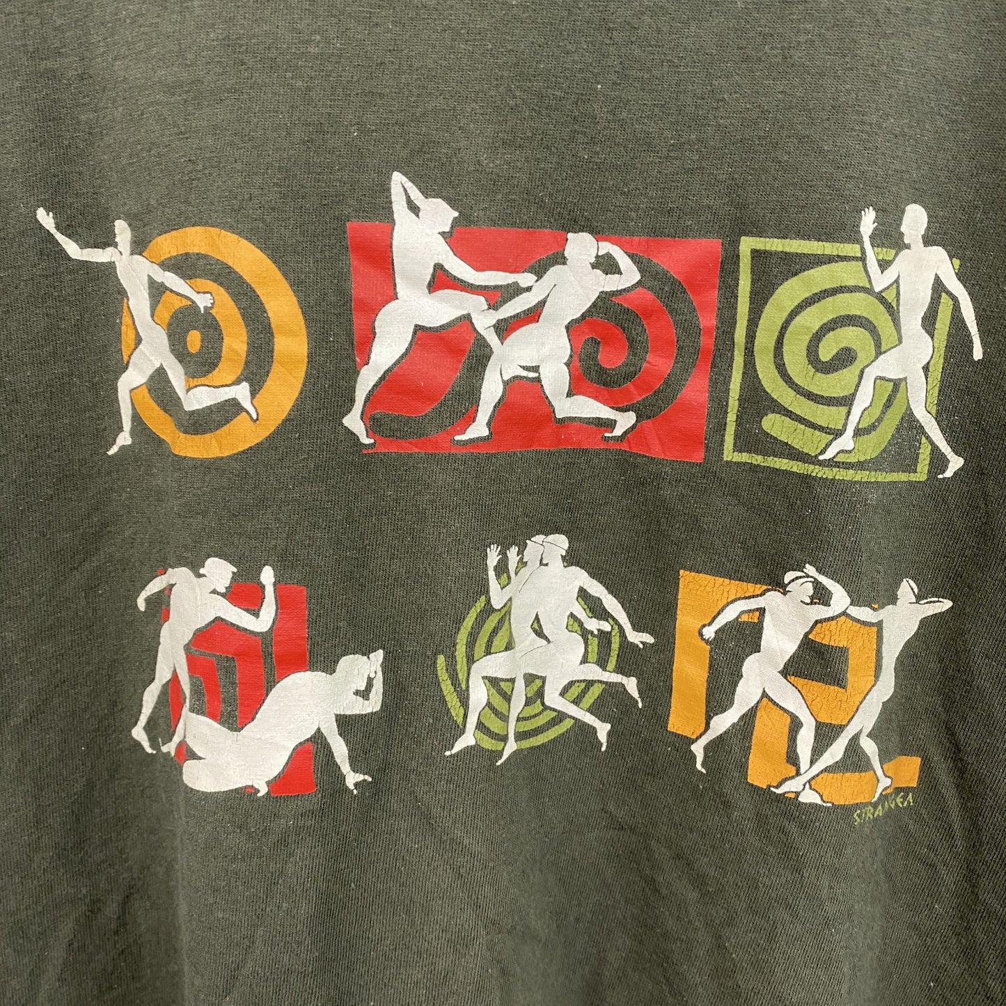 STRANGEA THE HELLENIC BRAND　半袖プリントTシャツ　スポーツ　カーキ　クルーネック　Mサイズ