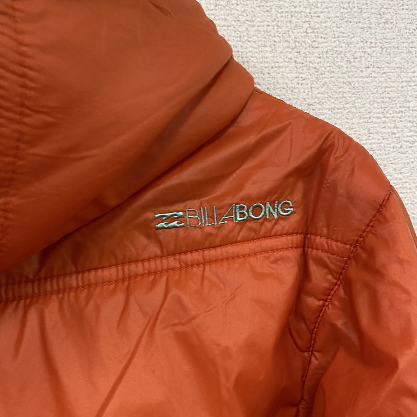 BILLABONG　ビラボン　フルジップナイロンジャケット　中綿入り　ハの字ポケット　リバーシブル　オレンジ　チェック柄