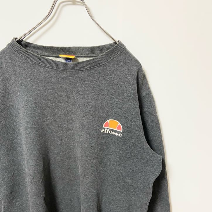 古着 used　ellesse エレッセ　長袖ワンポイントロゴスウェット　トレーナー　レトロデザイン　ダークグレー　Lサイズ