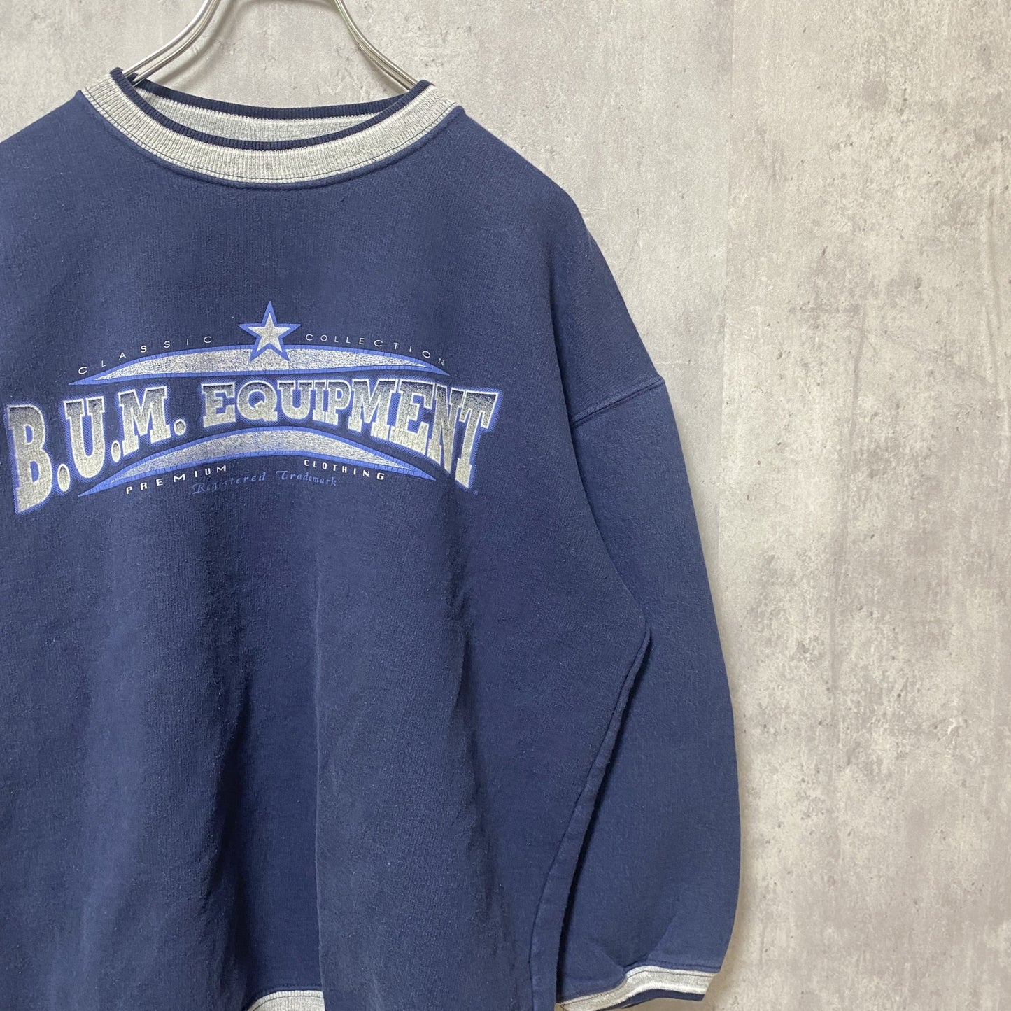 古着 used　B.U.M.EQUIPMENT　長袖リンガープリントスウェット　トレーナー　ネイビー　紺色　レトロ　Mサイズ