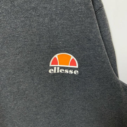 古着 used　ellesse エレッセ　長袖ワンポイントロゴスウェット　トレーナー　レトロデザイン　ダークグレー　Lサイズ