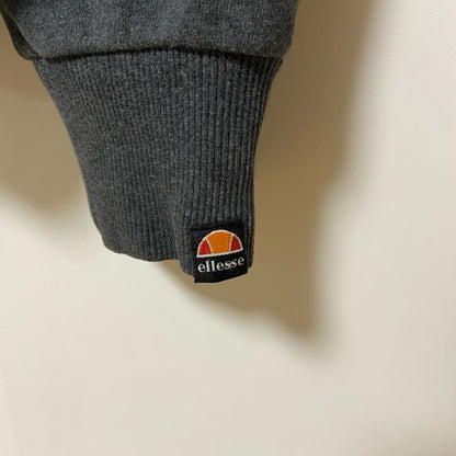 古着 used　ellesse エレッセ　長袖ワンポイントロゴスウェット　トレーナー　レトロデザイン　ダークグレー　Lサイズ
