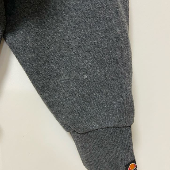 古着 used　ellesse エレッセ　長袖ワンポイントロゴスウェット　トレーナー　レトロデザイン　ダークグレー　Lサイズ