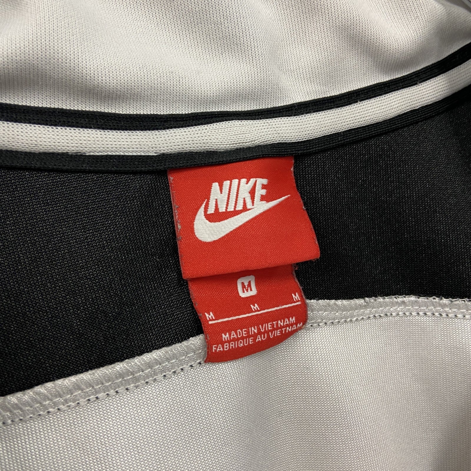 NIKE　ナイキ　トラックジャケット/ジャージ　ハーフジップ　黒　ブラック　白　ホワイト　Mサイズ