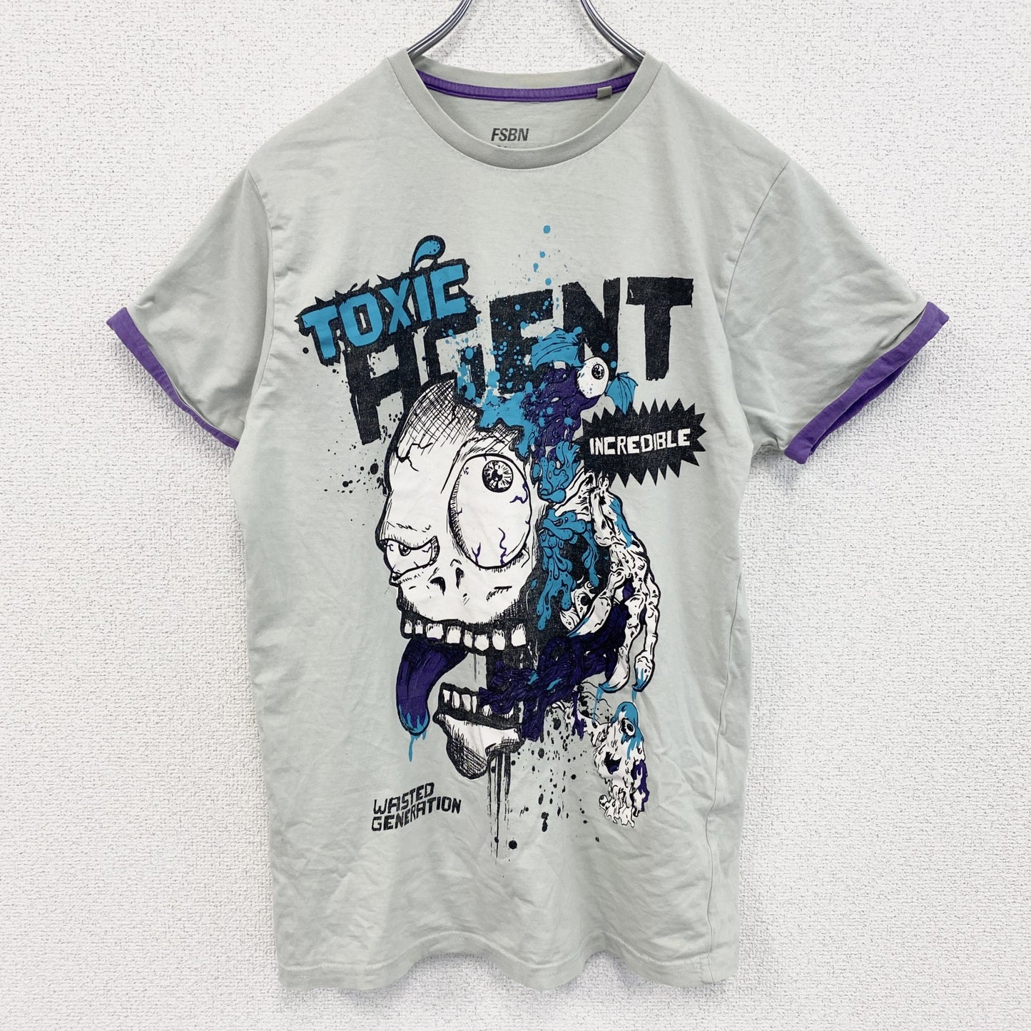 古着 used　半袖プリントTシャツ　モンスター　ゾンビ　灰色　紫　ライトグレー　パープル　クルーネック　レトロデザイン　Sサイズ