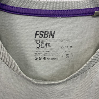 古着 used　半袖プリントTシャツ　モンスター　ゾンビ　灰色　紫　ライトグレー　パープル　クルーネック　レトロデザイン　Sサイズ