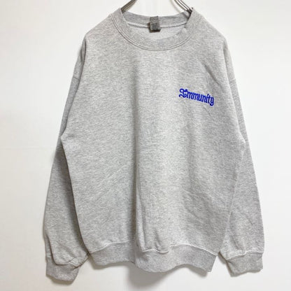 古着 used　GILDAN　ギルダン　長袖ワンポイントロゴ刺繍スウェット　トレーナー　クルーネック　ライトグレー　Mサイズ