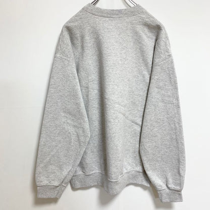 古着 used　GILDAN　ギルダン　長袖ワンポイントロゴ刺繍スウェット　トレーナー　クルーネック　ライトグレー　Mサイズ