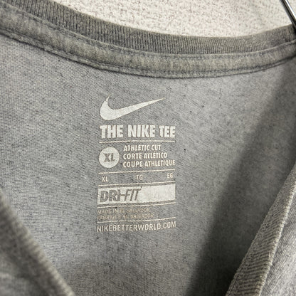 古着 used　NIKE ナイキ　半袖プリントTシャツ　カジュアルデザイン　スウッシュロゴ　グレー　クルーネック　XLサイズ