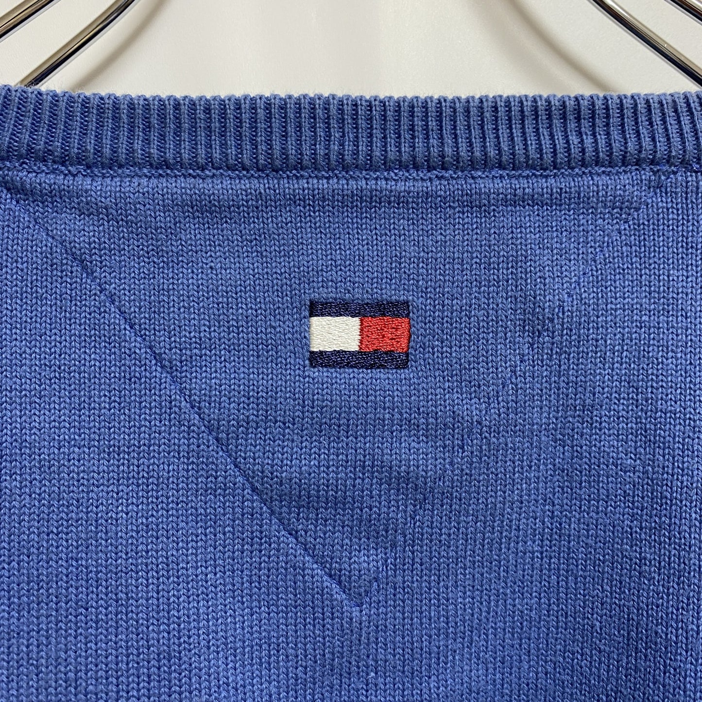 古着 used　TOMMYHILFIGER　トミーヒルフィガー　長袖Vネックワンポイント刺スウェット　トレーナー　水色　Lサイズ