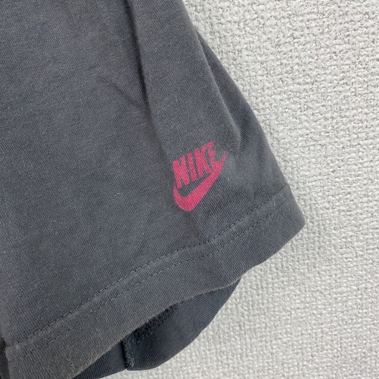 古着 used　ナイキ　NIKE　半袖プリントTシャツ　スニーカー　灰色　グレー　クルーネック　レトロデザイン　Sサイズ