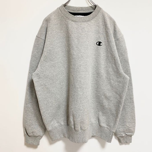 古着 used　Champion　チャンピオン　長袖ワンポイント刺繍スウェット　無地　トレーナー　ノームコア　グレー　Lサイズ