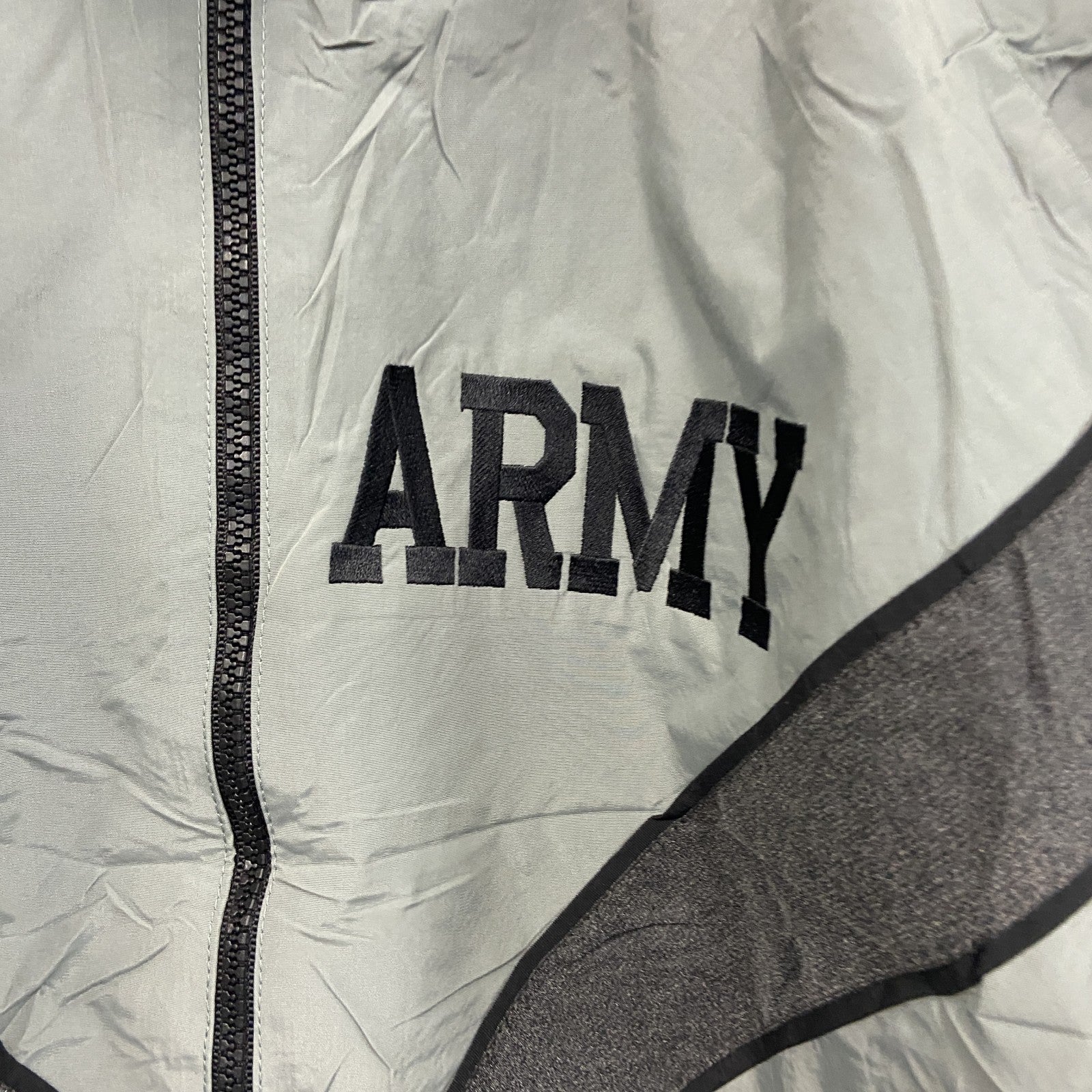 00s　米軍　U.S.ARMY　IPFU　トレーニングジャケット　ナイロンジャケット　ヴィンテージ　灰色　グレー　Lサイズ
