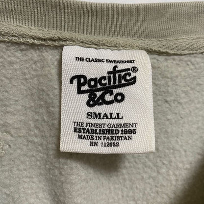 古着 used　Pacific＆Co　長袖ロゴプリントスウェット　トレーナー　クルーネック　ニュースムーナビーチ　グレー　Sサイズ