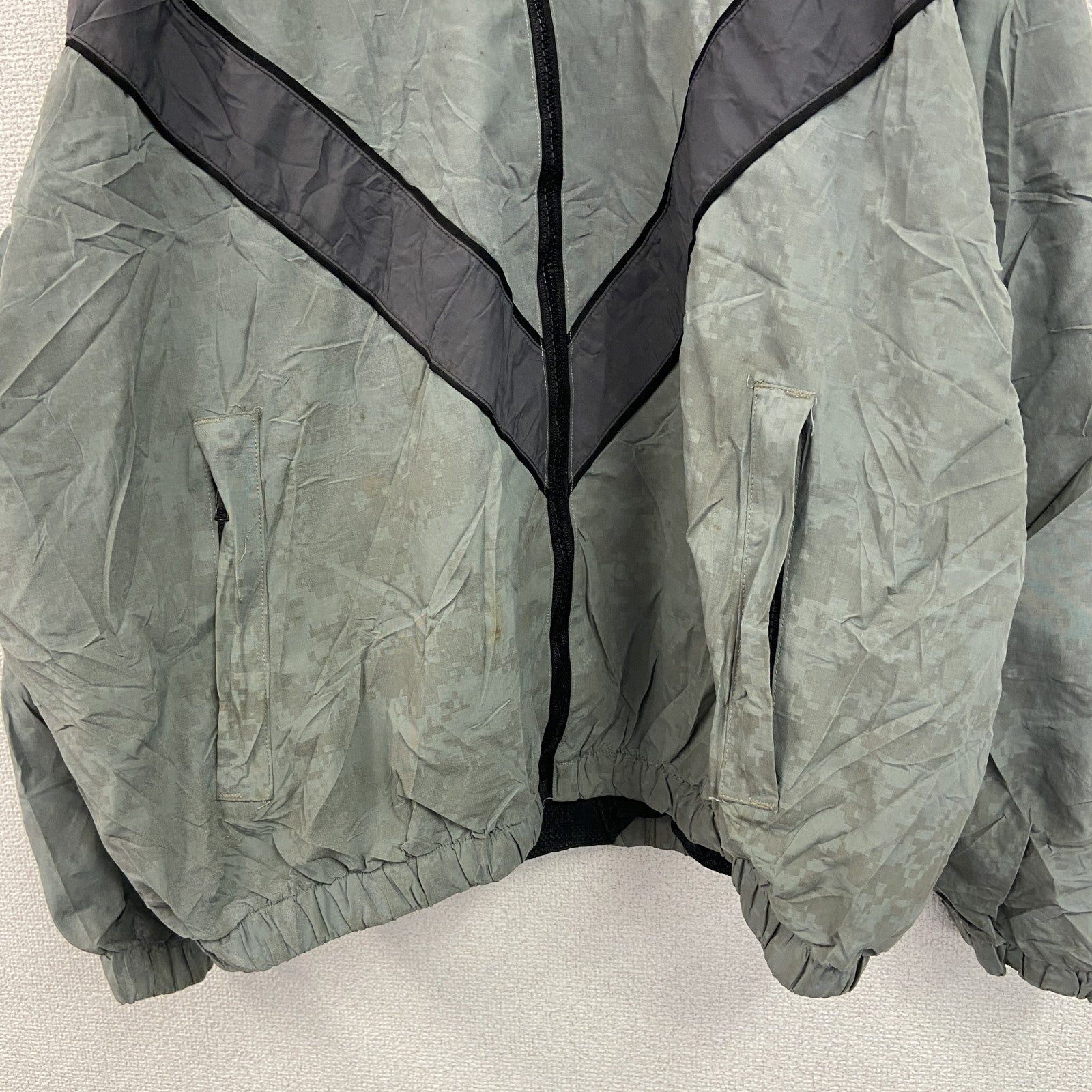 00s　米軍　U.S.ARMY　IPFU　トレーニングジャケット　ナイロンジャケット　デジカモ　灰色　グレー　Lサイズ
