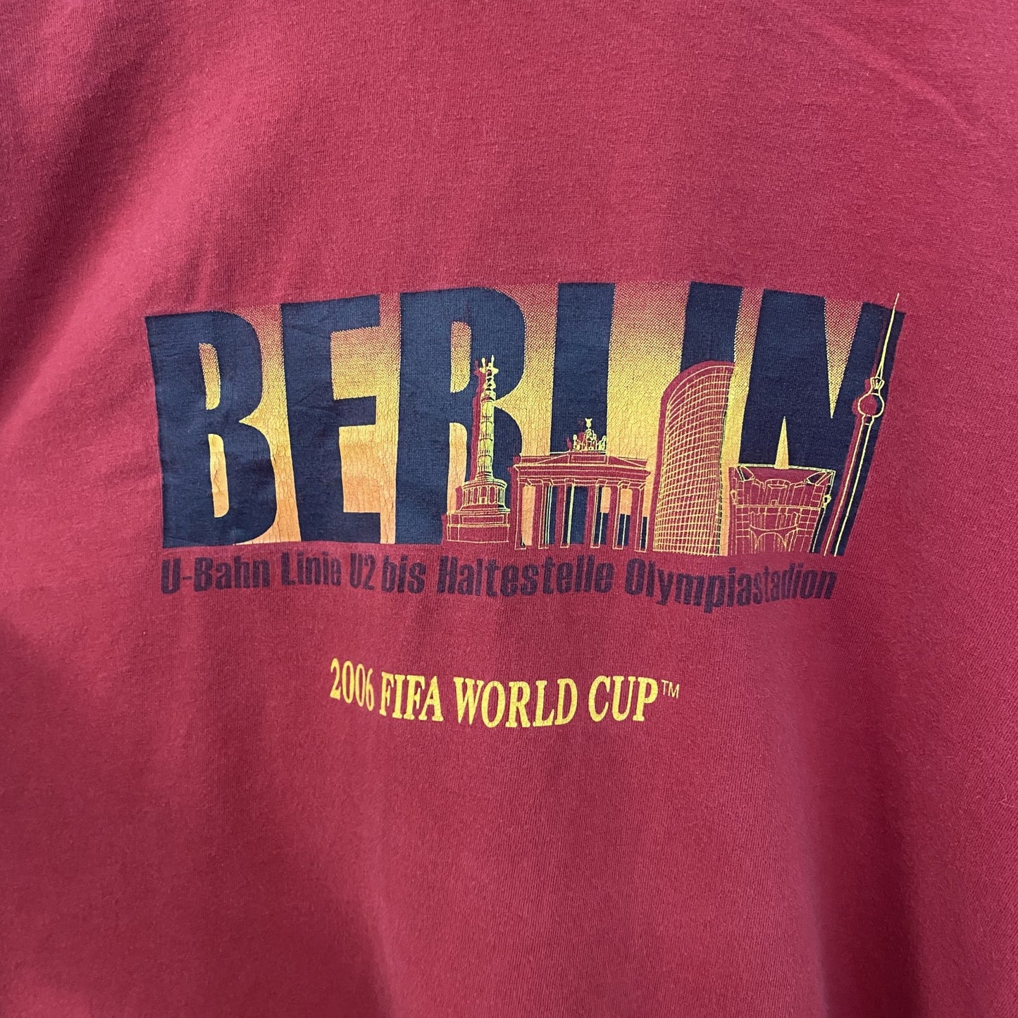 古着 used　GERMANY　半袖プリントTシャツ　BERLIN　FIFA　カジュアルデザイン　赤　クルーネック　Mサイズ