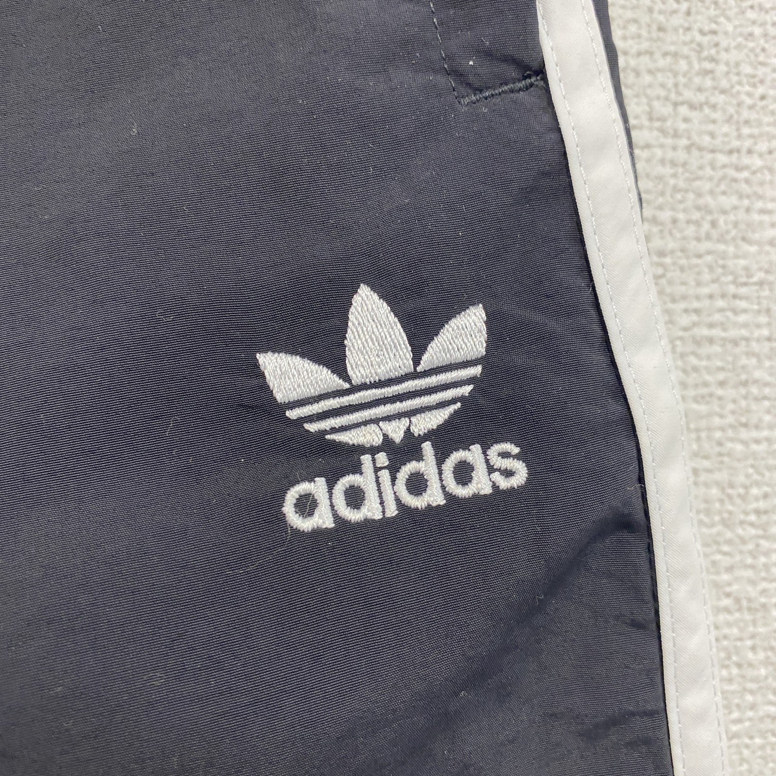 adidas　アディダス　ハーフパンツ/ショートパンツ　トレフォイルロゴ　刺繍ロゴ　スリーストライプス　黒　ブラック　Sサイズ