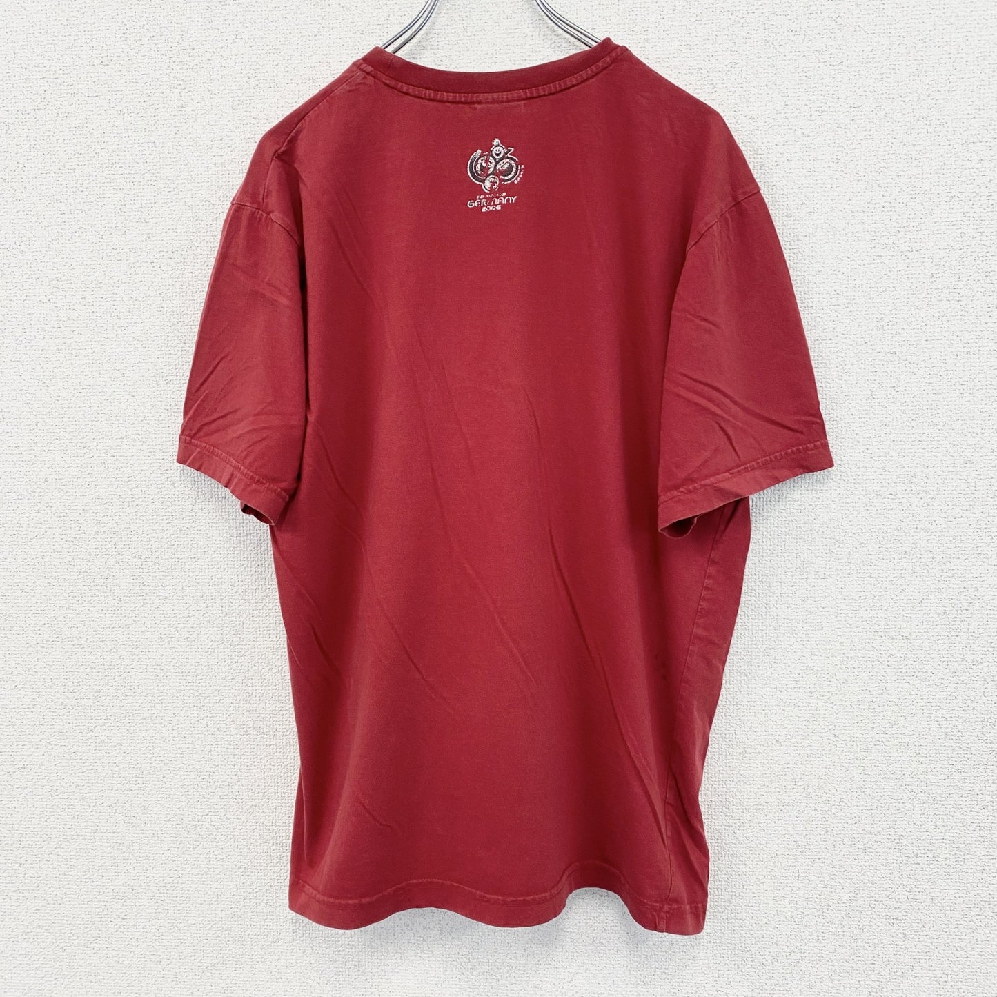 古着 used　GERMANY　半袖プリントTシャツ　BERLIN　FIFA　カジュアルデザイン　赤　クルーネック　Mサイズ