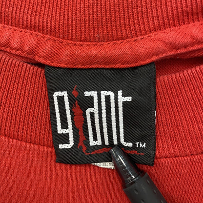 古着 used　GIANT ジャイアント　半袖アーティストプリントTシャツ　カジュアルデザイン　赤　クルーネック　Lサイズ