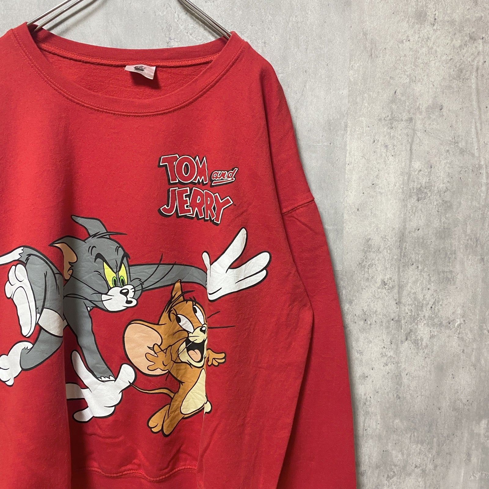 古着 used　TOM＆JERRY トムとジェリー　長袖オフィシャルプリントスウェット　トレーナー　赤　Lサイズ