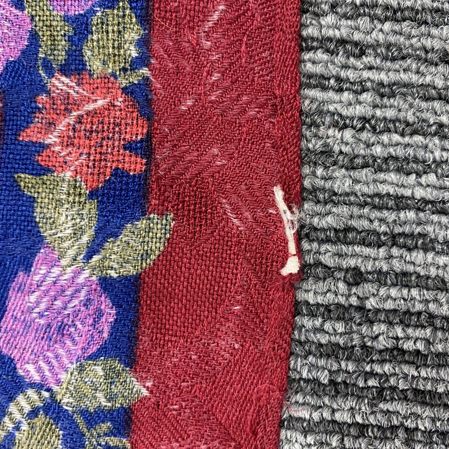 Yves Saint Laurent　イヴサンローラン　スカーフ　花柄　マルチカラー