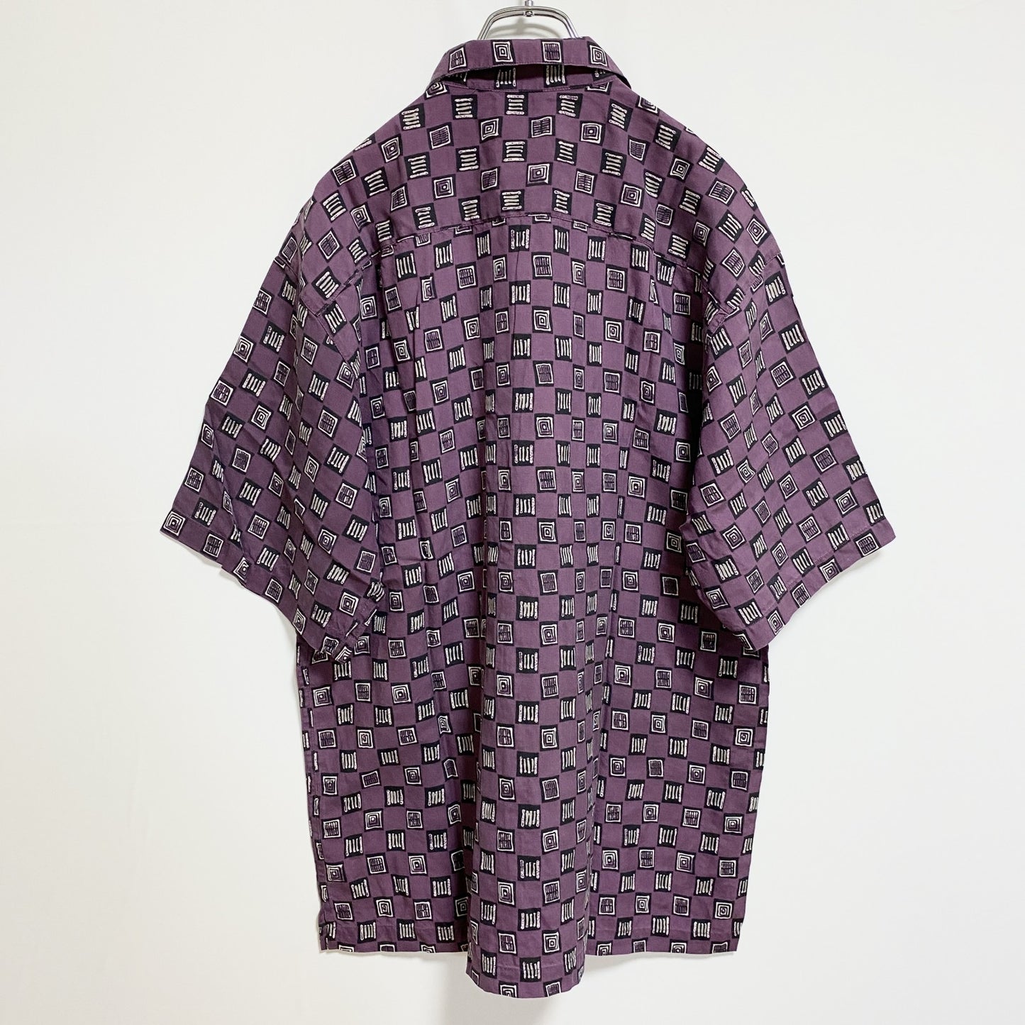 古着 used　半袖総柄シャツ　シルク100％　紫　パープル　アロハ　レトロデザイン　胸ポケット　個性的　Mサイズ