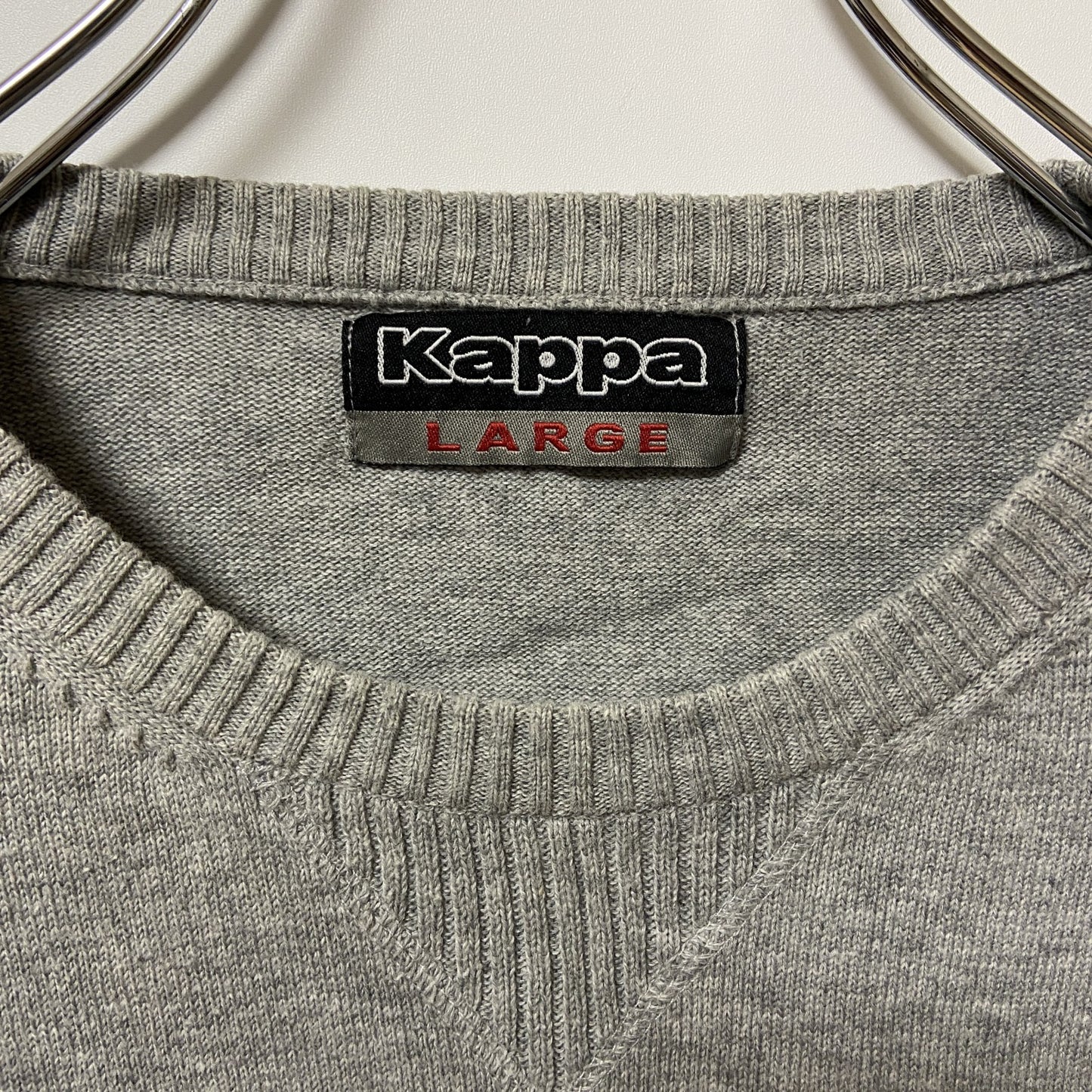 古着 used　Kappa カッパ　長袖Vガゼットニット　セーター　ワンポイントロゴ刺繍　グレー　シンプル　レトロ　Lサイズ