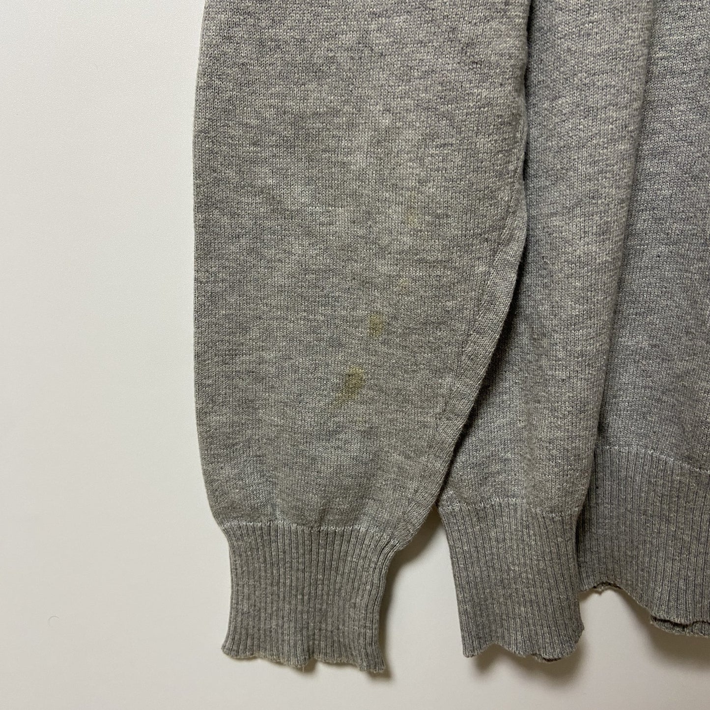 古着 used　Kappa カッパ　長袖Vガゼットニット　セーター　ワンポイントロゴ刺繍　グレー　シンプル　レトロ　Lサイズ