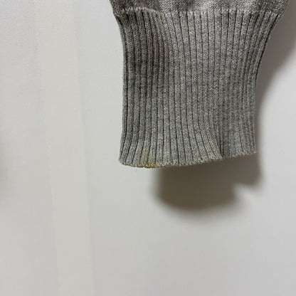 古着 used　Kappa カッパ　長袖Vガゼットニット　セーター　ワンポイントロゴ刺繍　グレー　シンプル　レトロ　Lサイズ