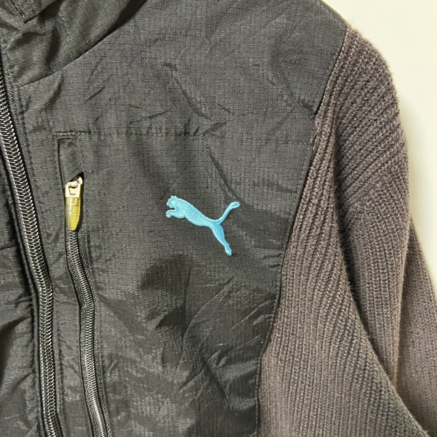 puma　プーマ　フルジップニットセーター　異素材切り替え　ワンポイント　刺繍ロゴ　Sサイズ