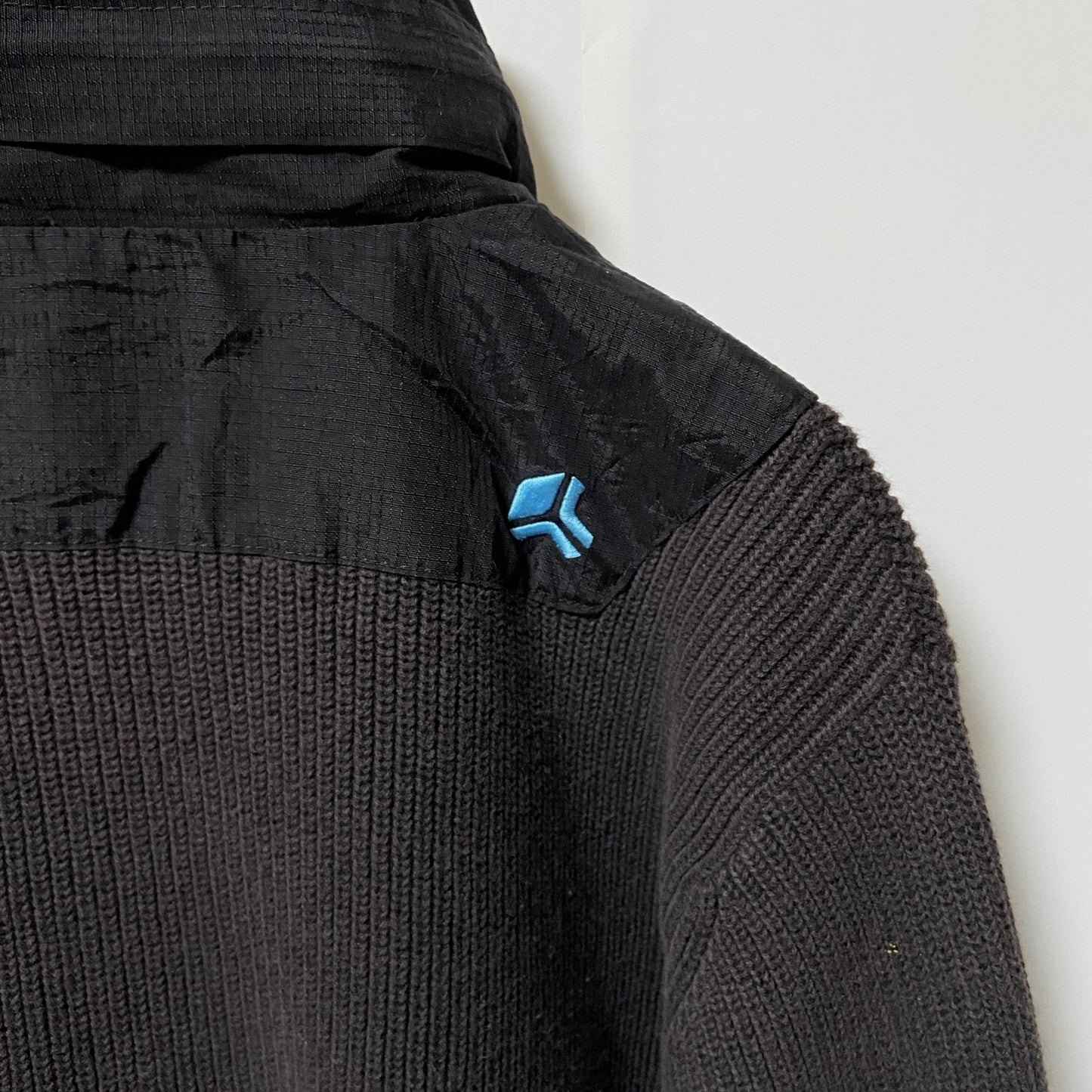 puma　プーマ　フルジップニットセーター　異素材切り替え　ワンポイント　刺繍ロゴ　Sサイズ