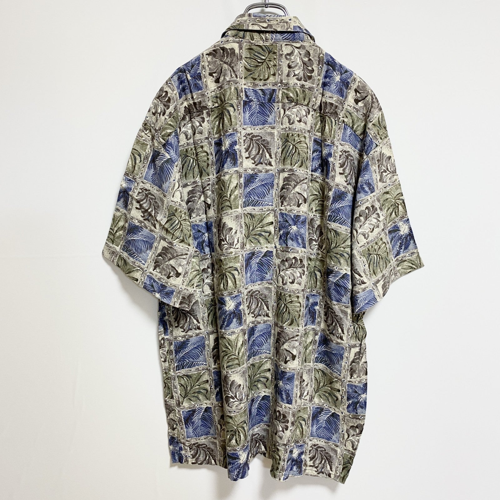 古着 used　CAMPIA　半袖総柄シャツ　レーヨンシャツ　アロハ柄　マルチカラー　レトロデザイン　個性的　　Lサイズ
