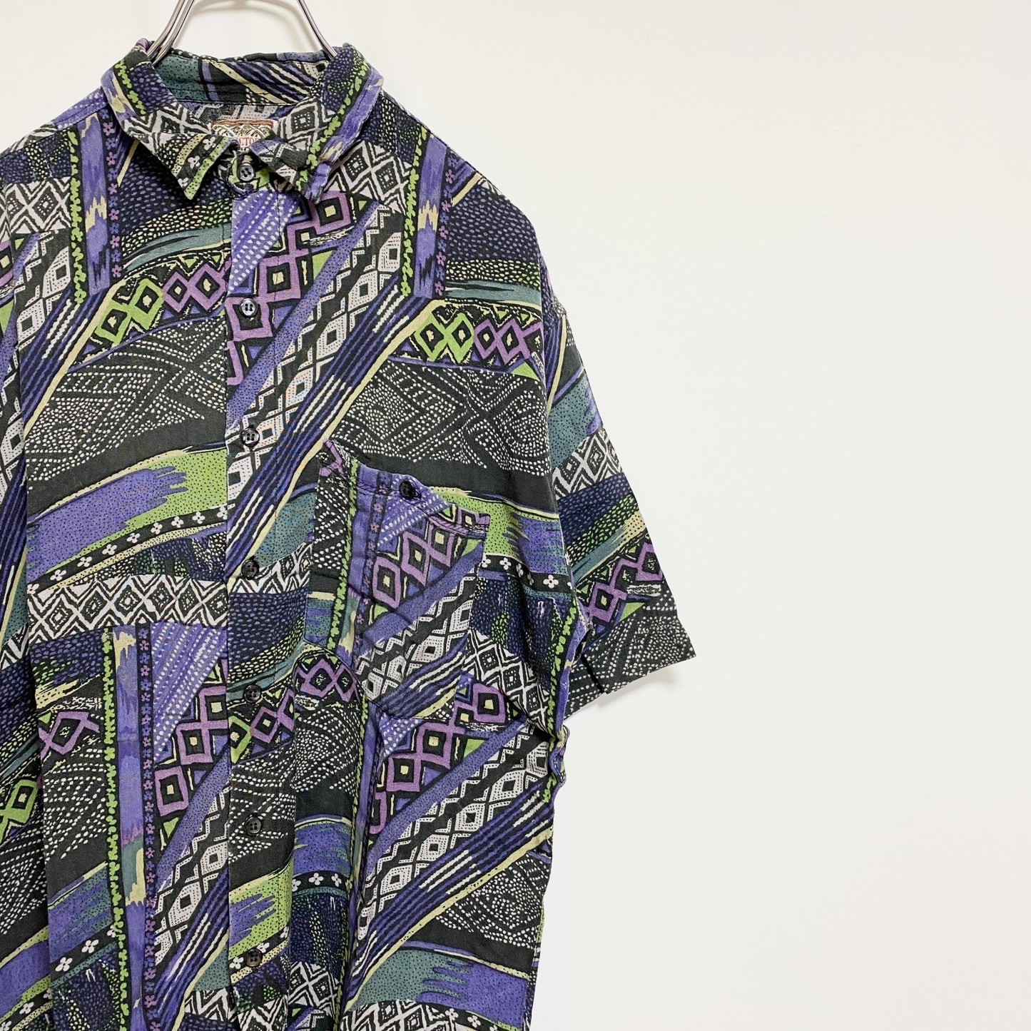 古着 used　REACTOR　半袖総柄シャツ　レーヨンシャツ　マルチカラー　幾何学模様　レトロデザイン　個性的　Lサイズ
