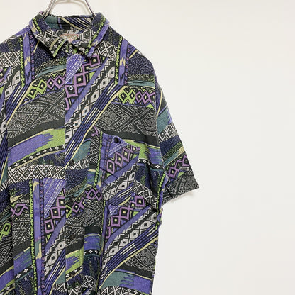 古着 used　REACTOR　半袖総柄シャツ　レーヨンシャツ　マルチカラー　幾何学模様　レトロデザイン　個性的　Lサイズ