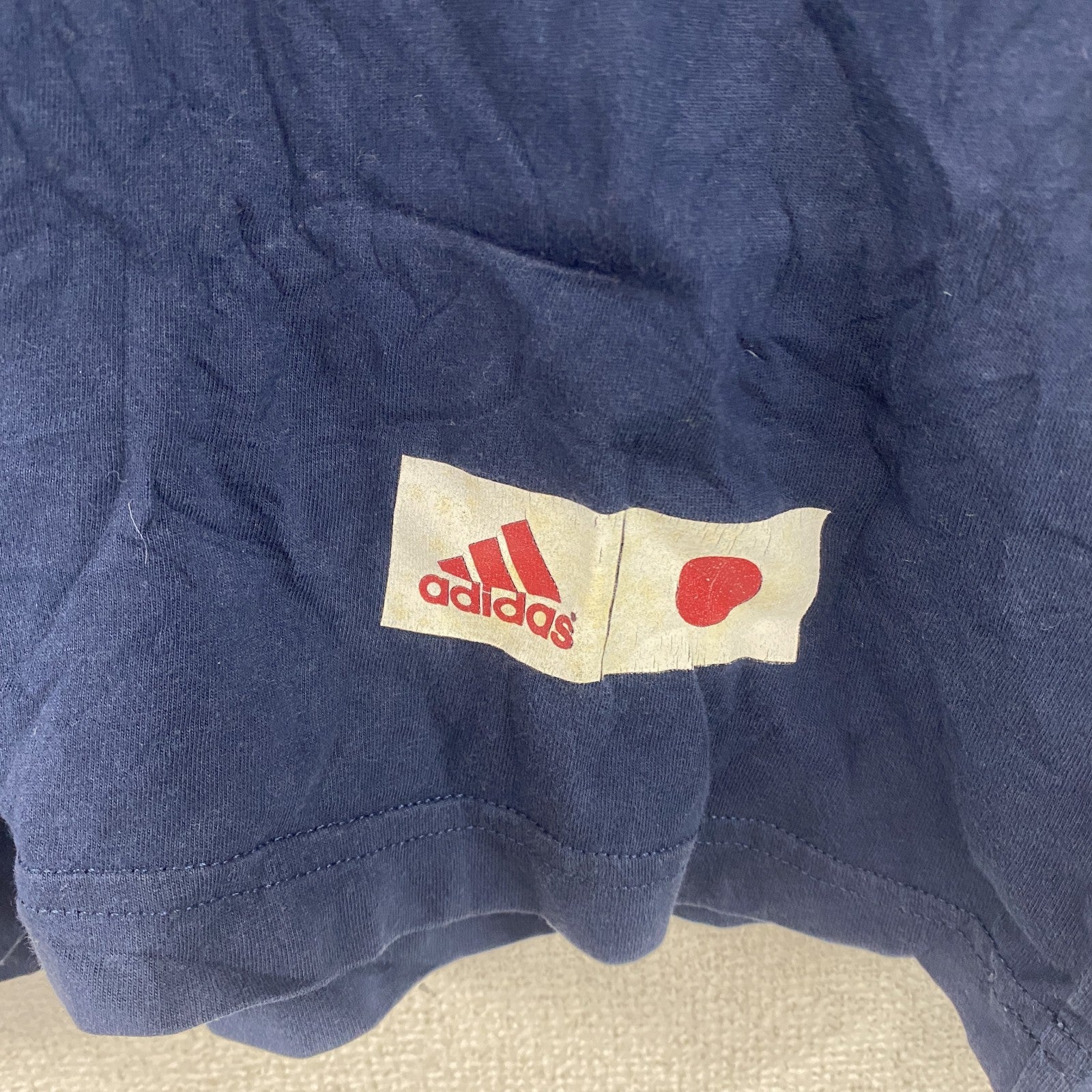 adidas　アディダス　半袖プリントTシャツ　日本ロゴ　紺　ネイビー