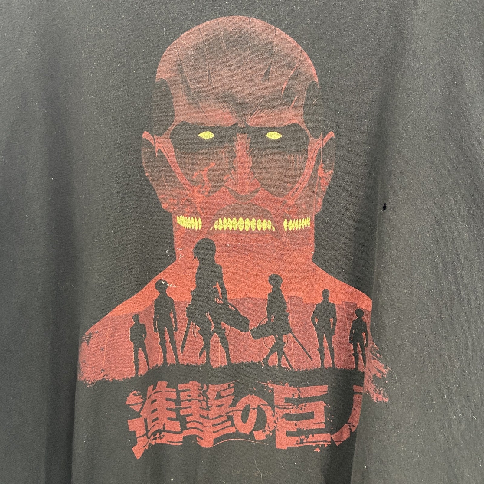 古着 used　進撃の巨人　半袖アニメプリントTシャツ　漫画　キャラクター　レトロデザイン　クルーネック　黒　ブラック　