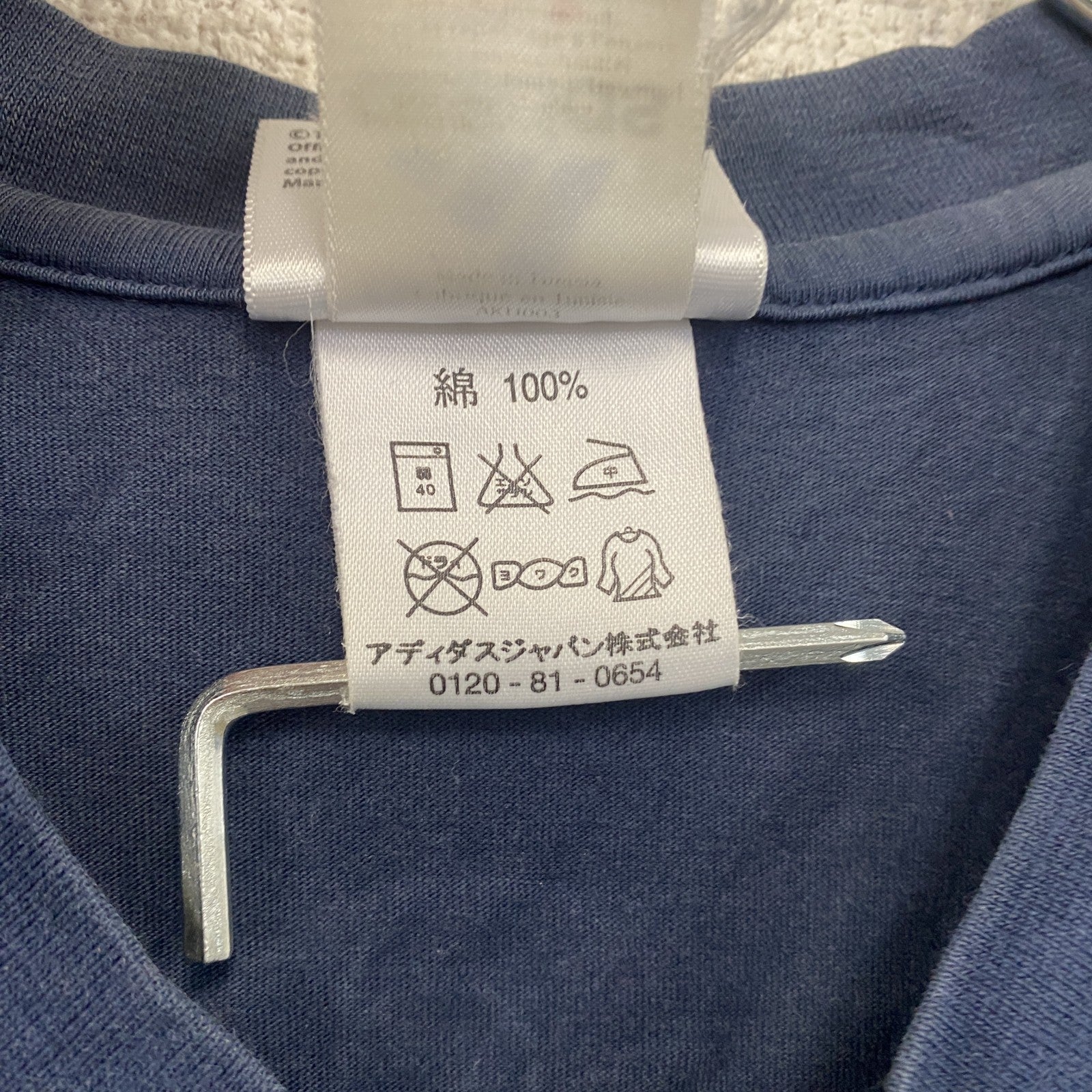 adidas　アディダス　半袖プリントTシャツ　日本ロゴ　紺　ネイビー