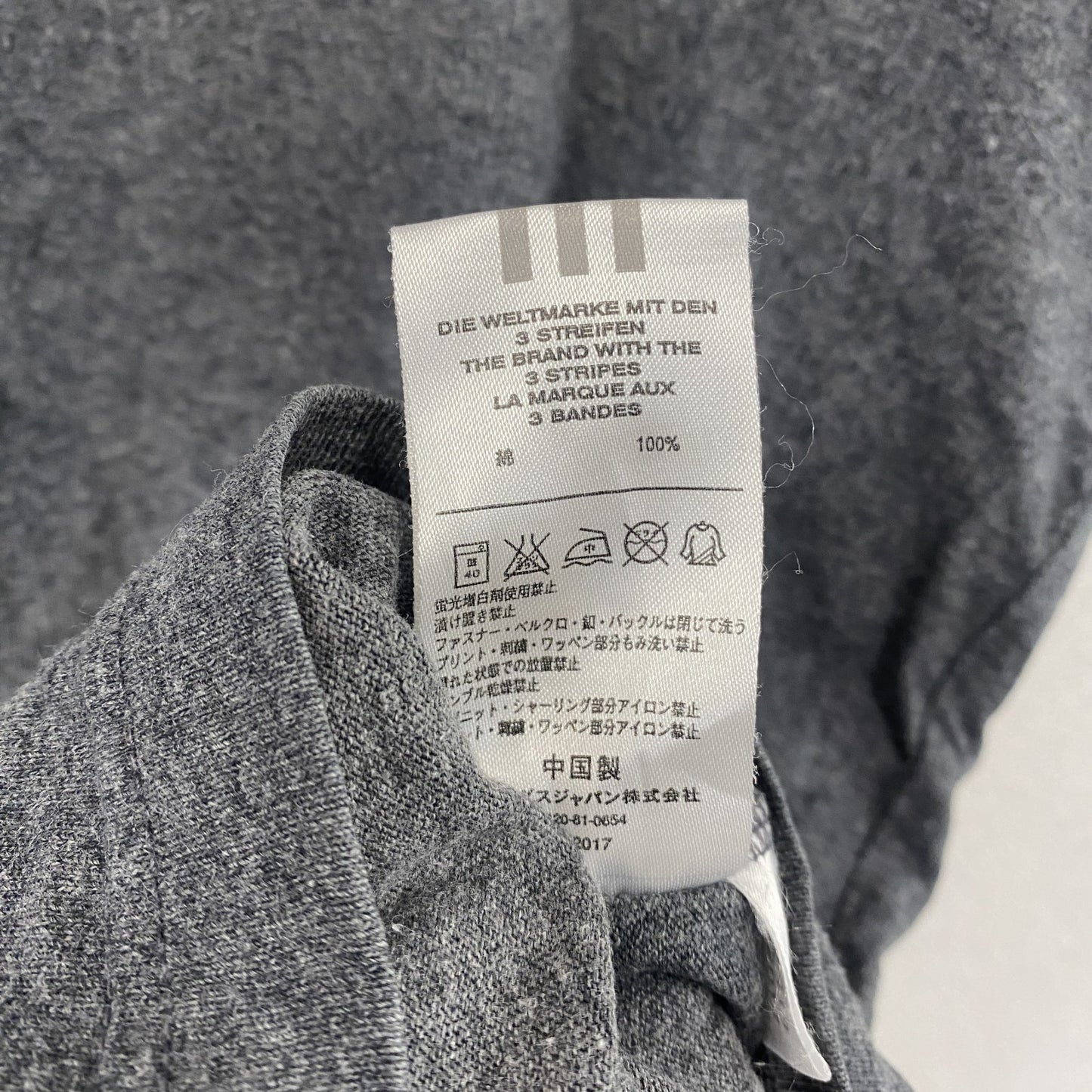adidas　アディダス　半袖プリントTシャツ　灰色　グレー　Mサイズ