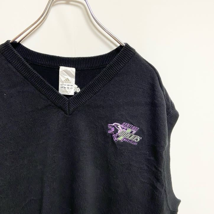 古着 used　adidas アディダス　Vネックニットベスト　セーター　ワンポイントロゴ刺繍　黒　ブラック　Lサイズ