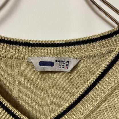 古着 used　FILA CLASSIC フィラ　Vネックニットベスト　セーター　ワンポイントロゴ刺繍　ベージュ　Sサイズ