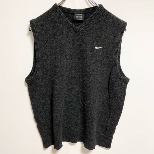古着 used　NIKEGOLF ナイキゴルフ　Vネックニットベスト　セーター　ワンポイントロゴ刺繍　ダークグレー　Sサイズ