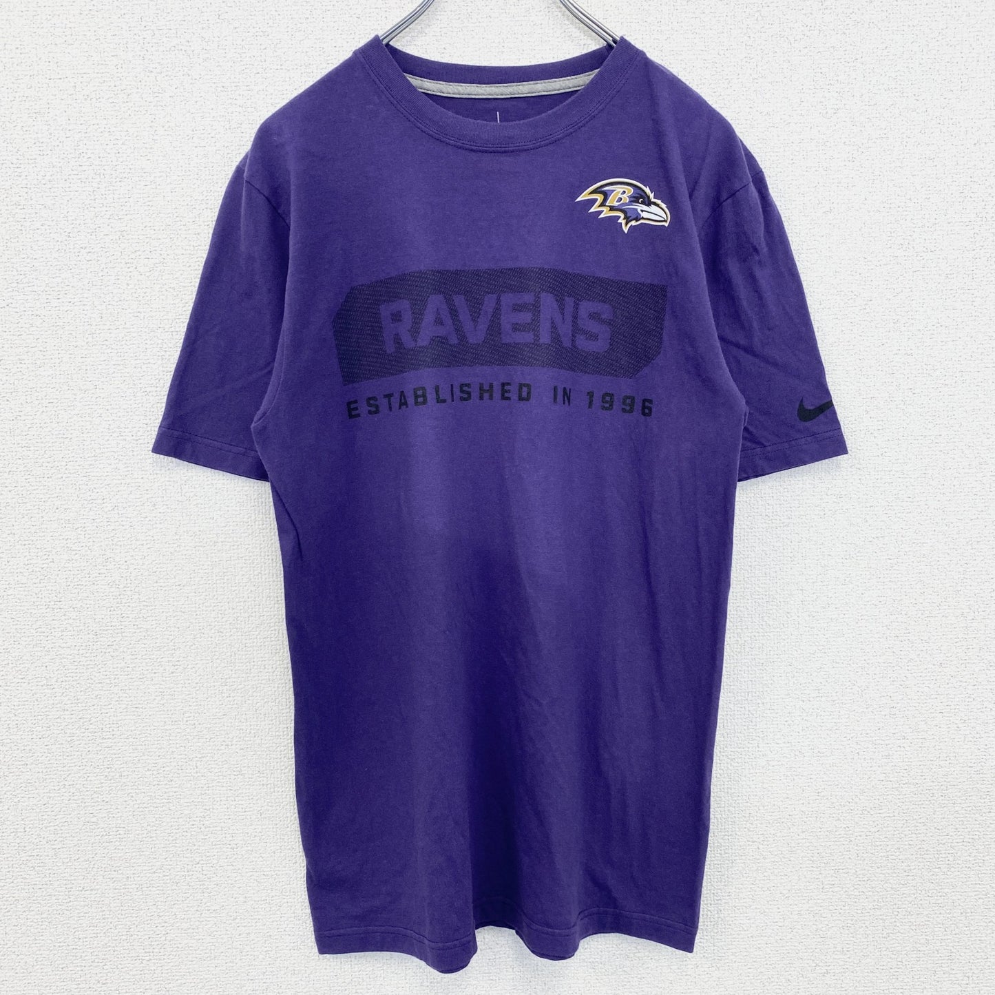 古着 used　NIKE ナイキ　半袖プリントTシャツ　NFL　アメフト　カジュアルデザイン　レトロ　紫　パープル　Sサイズ