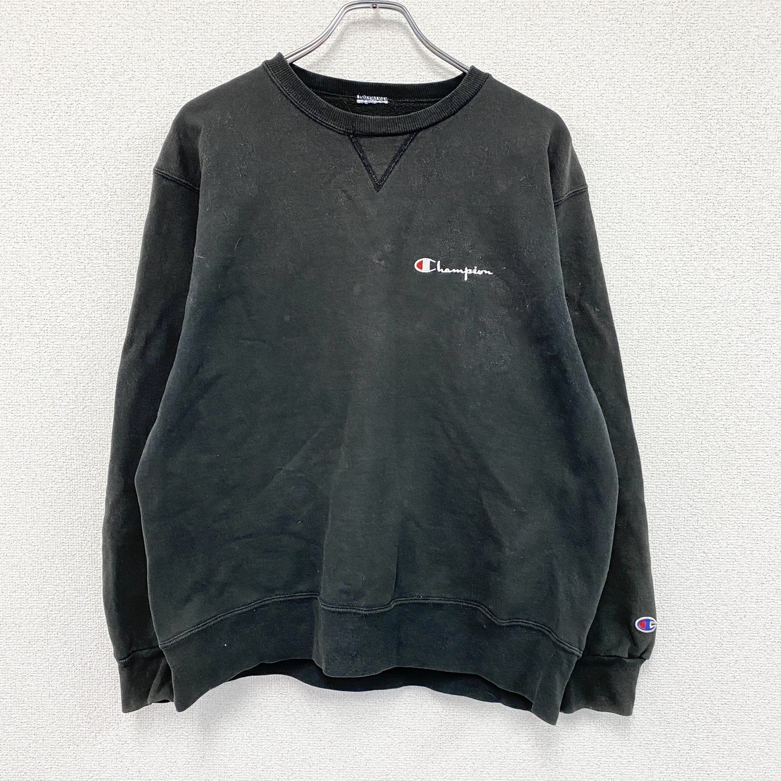 Champion　チャンピオン　スウェット/トレーナー　刺繍ロゴ　ワンポイント　フェード　前V　現行　黒　ブラック