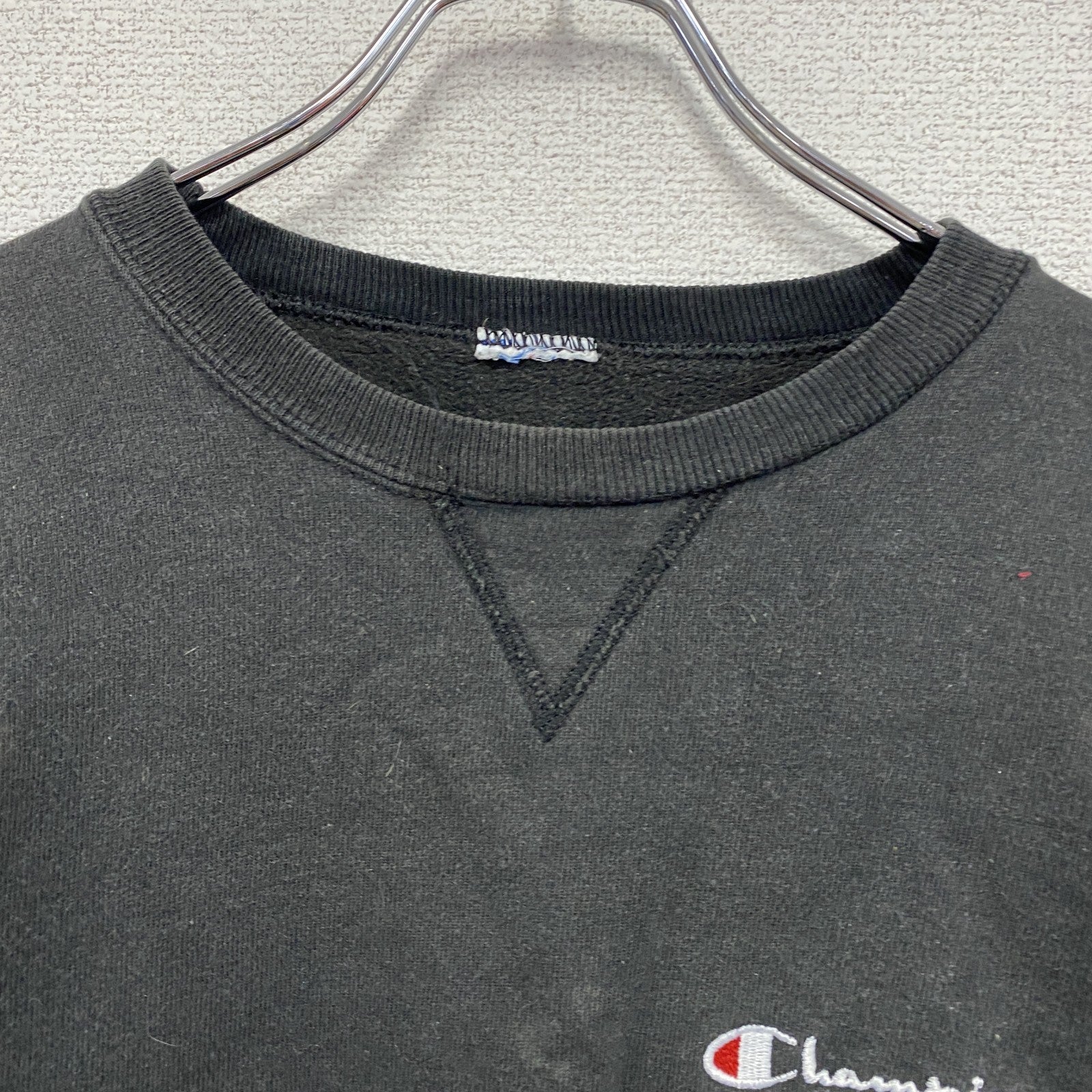 Champion　チャンピオン　スウェット/トレーナー　刺繍ロゴ　ワンポイント　フェード　前V　現行　黒　ブラック