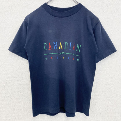 古着 used　FABEC　半袖カラフル刺繍Tシャツ　カナダ製　カジュアルデザイン　レトロ　クルーネック　ネイビー　Lサイズ