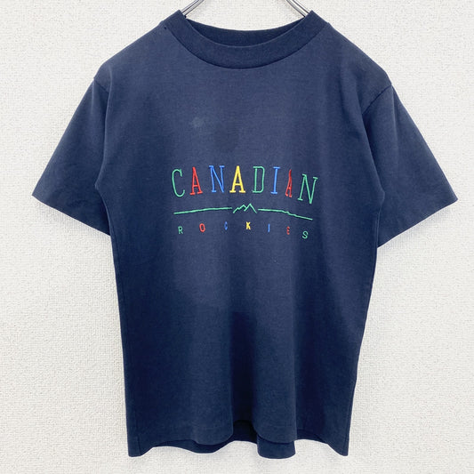 古着 used　FABEC　半袖カラフル刺繍Tシャツ　カナダ製　カジュアルデザイン　レトロ　クルーネック　ネイビー　Lサイズ
